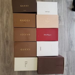 10 brand shoe boxes.